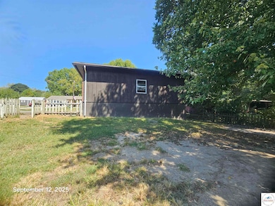102 Feaster St, Windsor, MO 65360 - photo 2