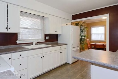 109 Sycamore Dr, Naperville, IL 60540 - photo 4