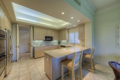 Breakfast Bar and Kitchen