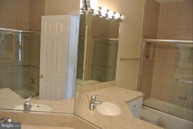 13089 Autumn Woods Way unit 201, Fairfax, VA 22033 - photo 7