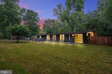 2403 Lisbon Ln, Alexandria, VA 22306 - photo 2