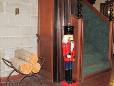 214 Surrey Dr, Hawley, PA 18428 - photo 5