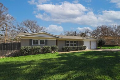 1160 Forest Oaks Ln, Hurst, TX 76053 - photo 2