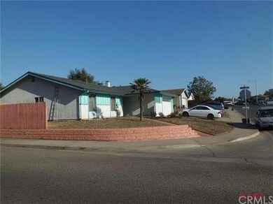 Easy access to beach, schools, and shopping.