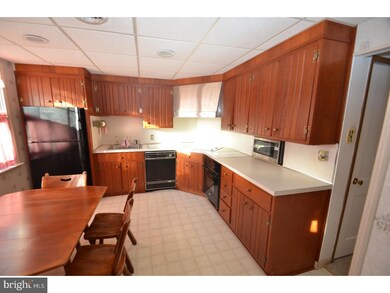 2 Constitution Ave, Norristown, PA 19403 - photo 5