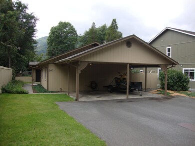 307 Cedar St unit A-B, Rogue River, OR 97537 - photo 3