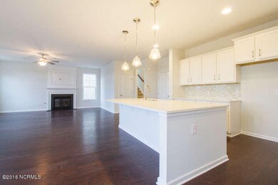 511 Steele Loop Drive-small-005-3-Living