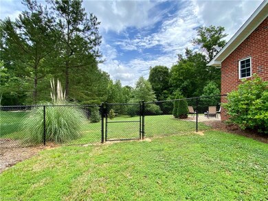 1070 E Chamberlin Dr, Asheboro, NC 27205 - photo 6