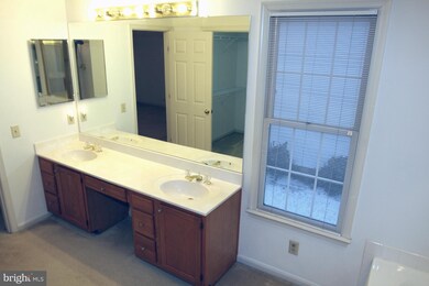 8813 Bovelder Dr, Laurel, MD 20708 - photo 5