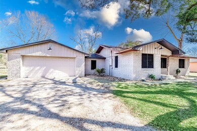 103 Fairway Dr, Alvin, TX 77511 - photo 4