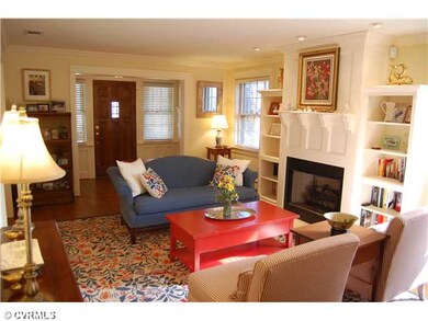 Living Room - Gas log fireplace, built-in bookcase