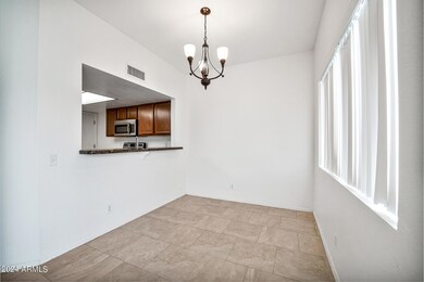 8601 N Fountain Dr-7