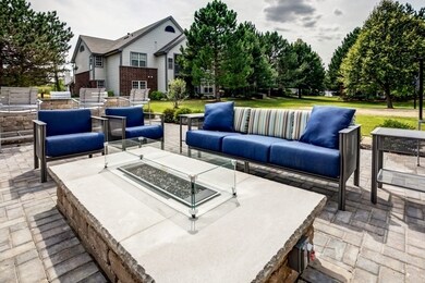 69 Kensington Cir unit 202, Wheaton, IL 60189 - photo 6