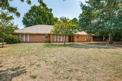 Generous front yard - ready for your ideas