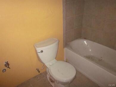 631 Dixon St, Allentown, PA 18103 - photo 6