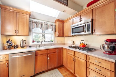 10 Woodcrest Ct, Cranston, RI 02921 - photo 3