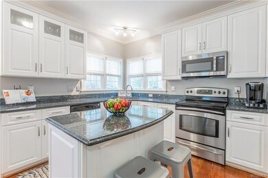 Kitchen w.granite counter tops.