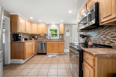 92 Front St, Merrimack, NH 03054 - photo 7