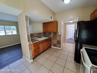 2815 Brackridge Blvd E, Jacksonville, FL 32216 - photo 4