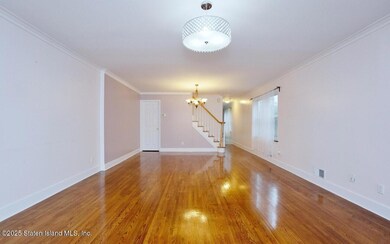 76 Railroad Ave, Staten Island, NY 10305 - photo 5