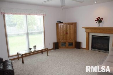 1647 W 66th St, Davenport, IA 52806 - photo 2