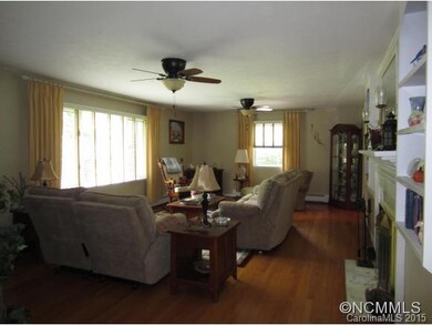 526 Overhill Dr, Hendersonville, NC 28792 - photo 5