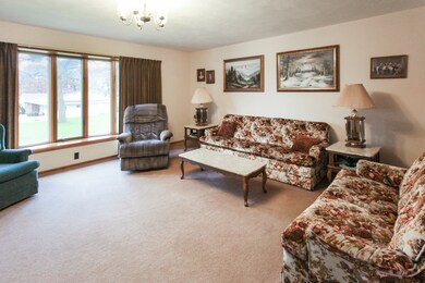 425 W Cherry St, Freeport, IL 61032 - photo 3