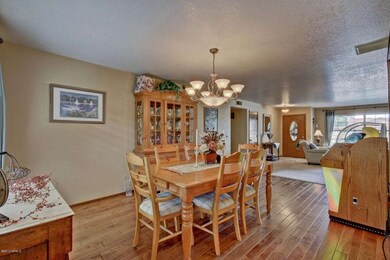 05 Dining Room