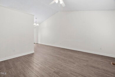 1-web-or-mls-117-abercrombie-rd
