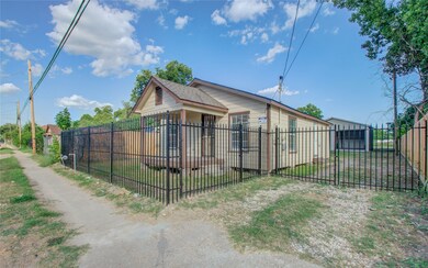 1051 W Little York Rd, Houston, TX 77091 - photo 4