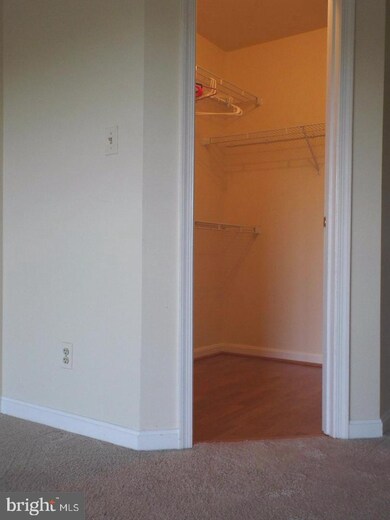 Quaker Hill Community unit 416, Alexandria, VA 22314 - photo 5