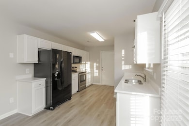 5728 Fairchase Ave, Charlotte, NC 28269 - photo 7