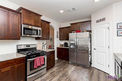 39278 Legacy Lake Dr, Gonzales, LA 70737 - photo 4