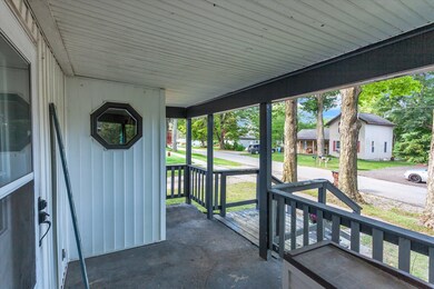 06-226 N McPherson St-Windowstill Real E