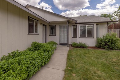 3338 SW Salmon Ave, Redmond, OR 97756 - photo 5