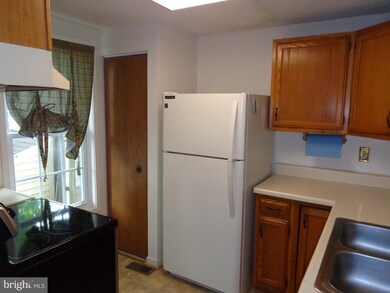 841 Oak Leaf Ct, Warrenton, VA 20186 - photo 3