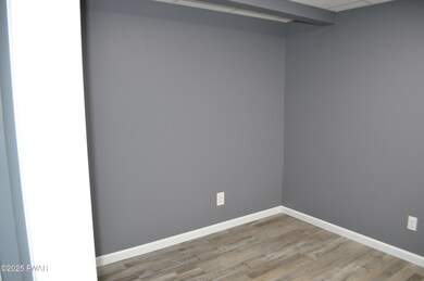 25 Lizzy Ln unit 1st floor, Waymart, PA 18472 - photo 4