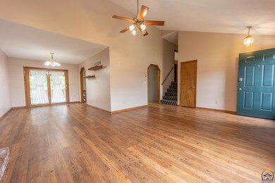 4319 SW Colly Creek Dr, Topeka, KS 66610 - photo 3