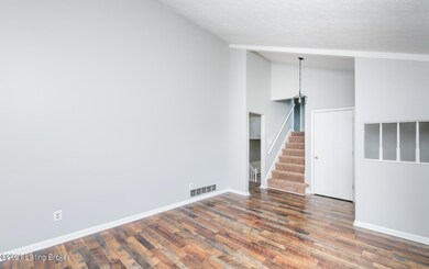 8104 Cortland Dr, Louisville, KY 40228 - photo 5