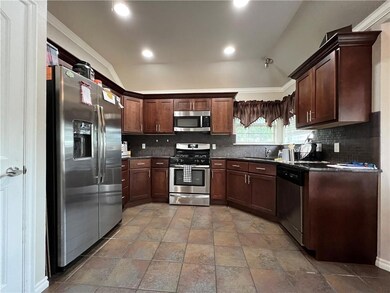 2304 Crooked Oak Ct, Shawnee, OK 74804 - photo 3