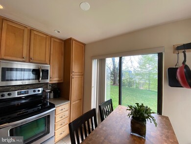 110 Roberts Ln unit 100, Alexandria, VA 22314 - photo 4