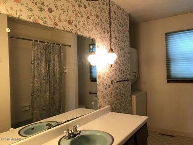 1035 Rose St, Marshall, MI 49068 - photo 6