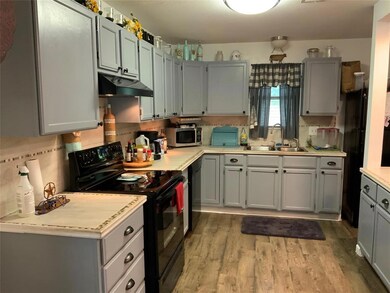 1013 N Howeth St, Gainesville, TX 76240 - photo 6