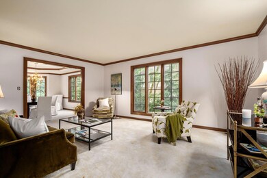 Living rm adjoins dining room