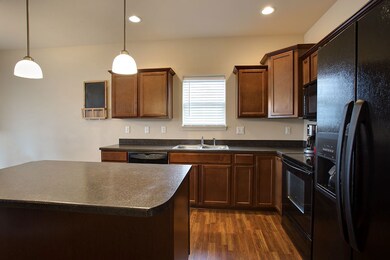 5008 Luke St, Cedar Falls, IA 50613 - photo 4