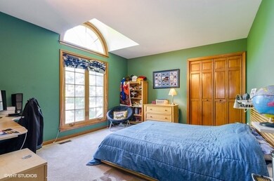 601 Fairway View Dr, Algonquin, IL 60102 - photo 2