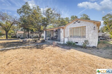 973 E Cedar St, Seguin, TX 78155 - photo 4