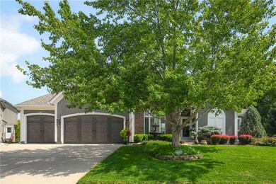 9417 Falcon Ridge Dr, Lenexa, KS 66220 - photo 4