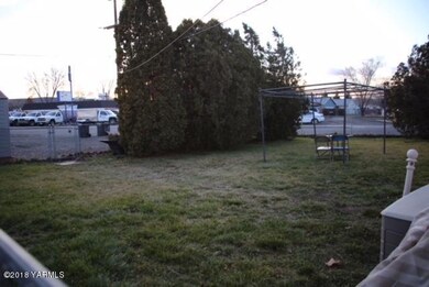126 Moxee Ave Fenced Back Yard