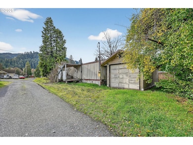 47521 School St, Oakridge, OR 97463 - photo 4